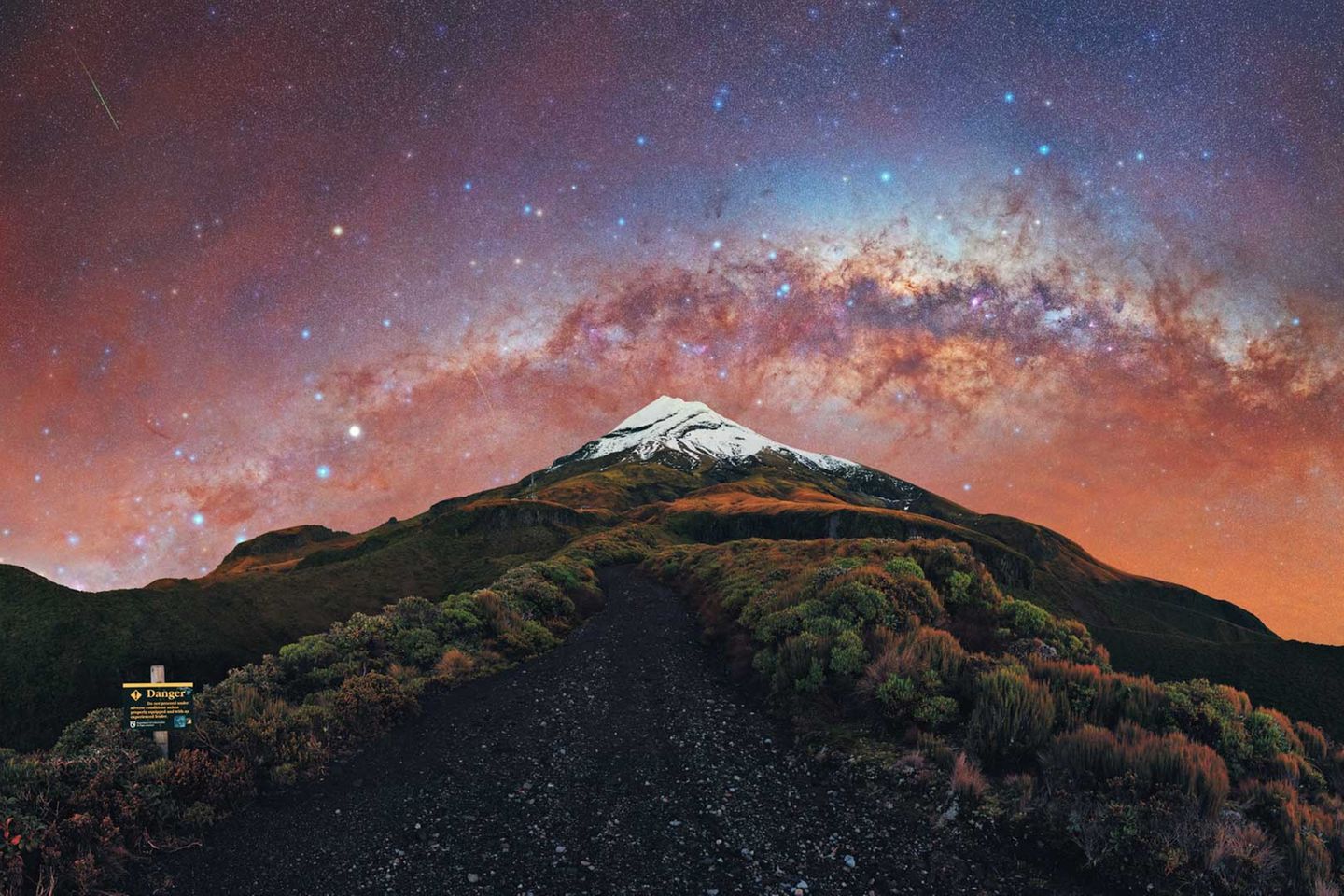 “GALACTIC KIWI” – EVAN MCKAY