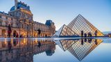 Louvre Museum am Abend, Paris - Frankreich