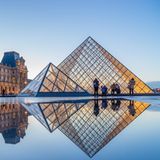 Louvre Museum am Abend, Paris - Frankreich