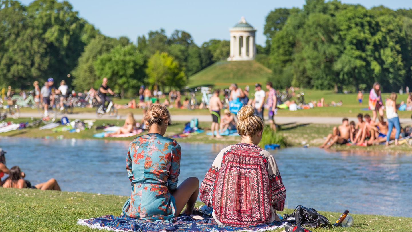 Platz 15: München, Deutschland Menschen in der Sonne im Englischen Garten in München