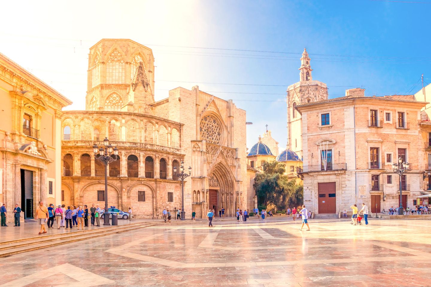Platz 7: Valencia, Spanien Platz vor der Kathedrale von Valencia, Spanien
