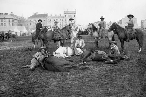 Buffalo Bill mit seiner Truppe auf der Theresienwiese in München