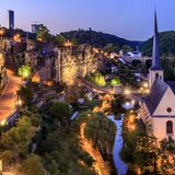 Abendlicher Blick mit Beleuchtung auf den Bock-Fels