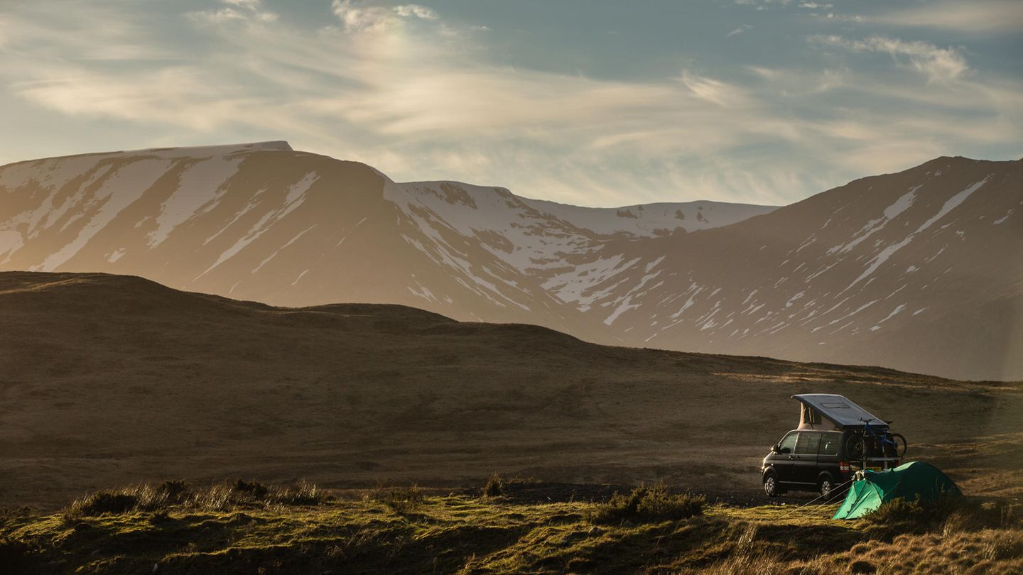 Großbritannien (Brit Stops) Ein Bulli in den schottischen Highlands
