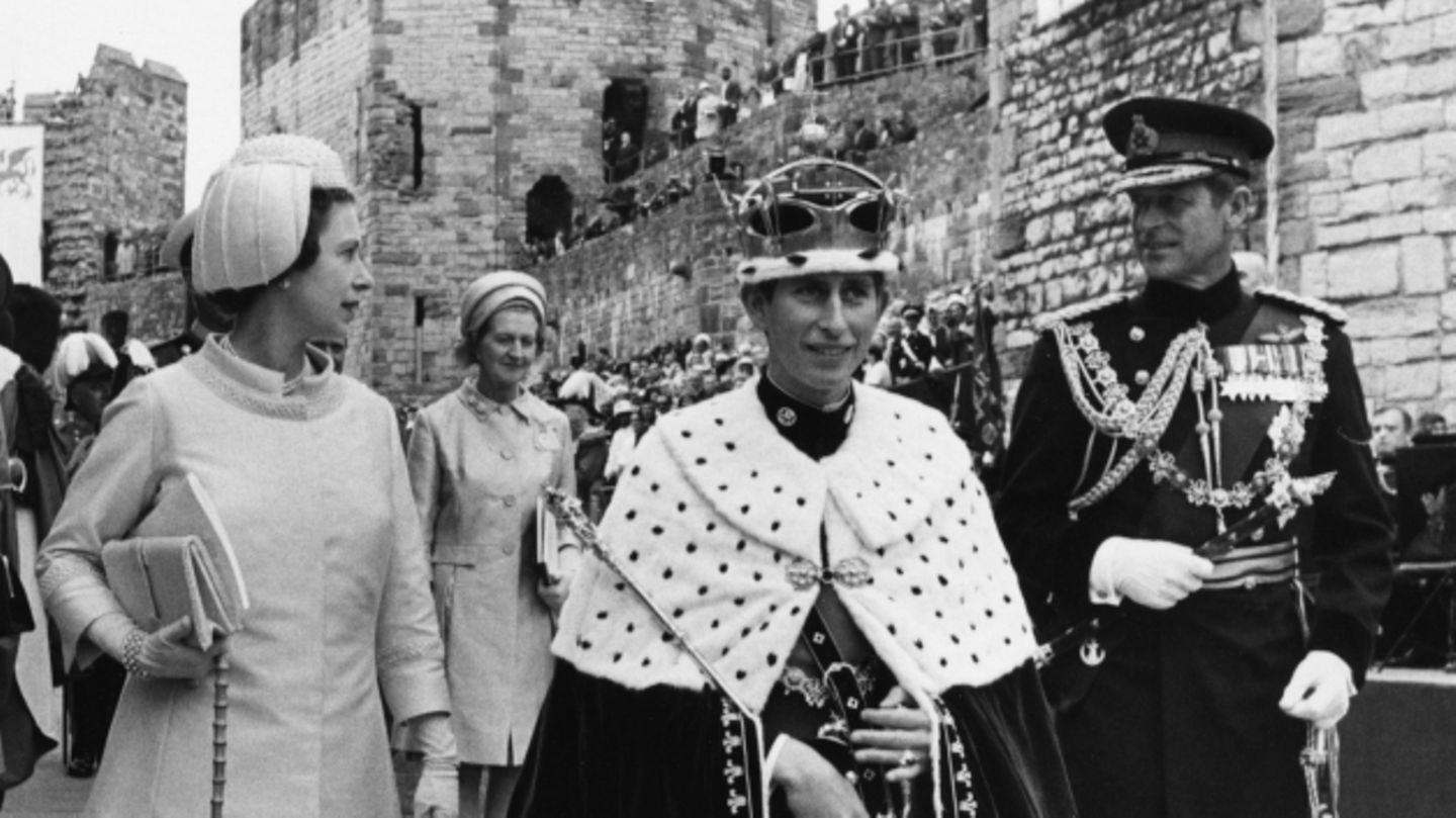 Thronfolger: 1969 wurde Charles (M.) feierlich als Prince of Wales bestätigt. 53 Jahre später hat er seine Mutter erstmals bei der Eröffnung des Parlaments vertreten 