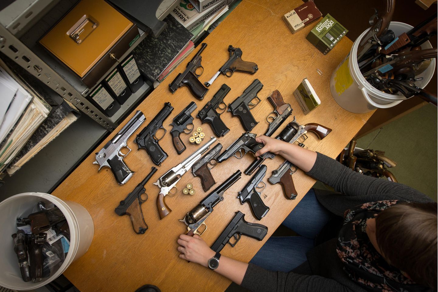 Illegaler Waffenbesitz: Die Polizei konfisziert jedes Jahr tausende Waffen 