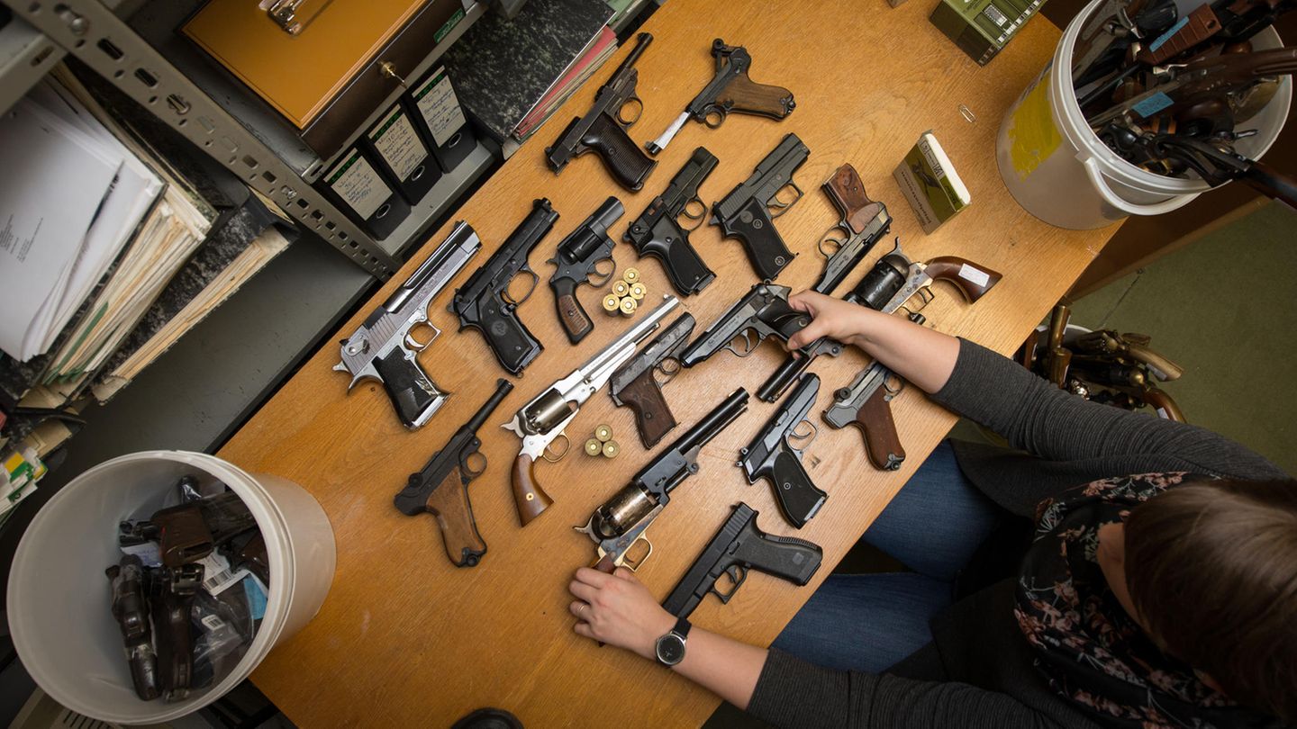 Illegaler Waffenbesitz: Die Polizei konfisziert jedes Jahr tausende Waffen 