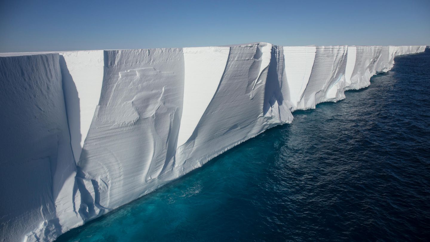 "Es ist unglaublich traurig, aber Mikroplastik im frischen Schnee der Antarktis zu finden, unterstreicht das Ausmaß der Plastikverschmutzung selbst in den entlegensten Regionen der Welt»" sagte die Studentin Alex Aves von der neuseeländischen Canterbury University