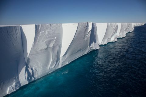 "Es ist unglaublich traurig, aber Mikroplastik im frischen Schnee der Antarktis zu finden, unterstreicht das Ausmaß der Plastikverschmutzung selbst in den entlegensten Regionen der Welt»" sagte die Studentin Alex Aves von der neuseeländischen Canterbury University