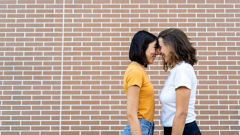 lespen befriedigen sich Veranstaltungswerbung: Gays and Friends main image 0