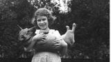 Lilibet, wie sie privat gerufen wird, liebt schon damals die Corgis, eine ursprünglich aus Wales stammende Hunderasse.