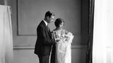 Der Herzog und die Herzogin von York mit der kleinen Elizabeth Alexandra Mary im Mai 1926. Noch ist undenkbar, dass ihre Tochter einmal Königin werden könnte
