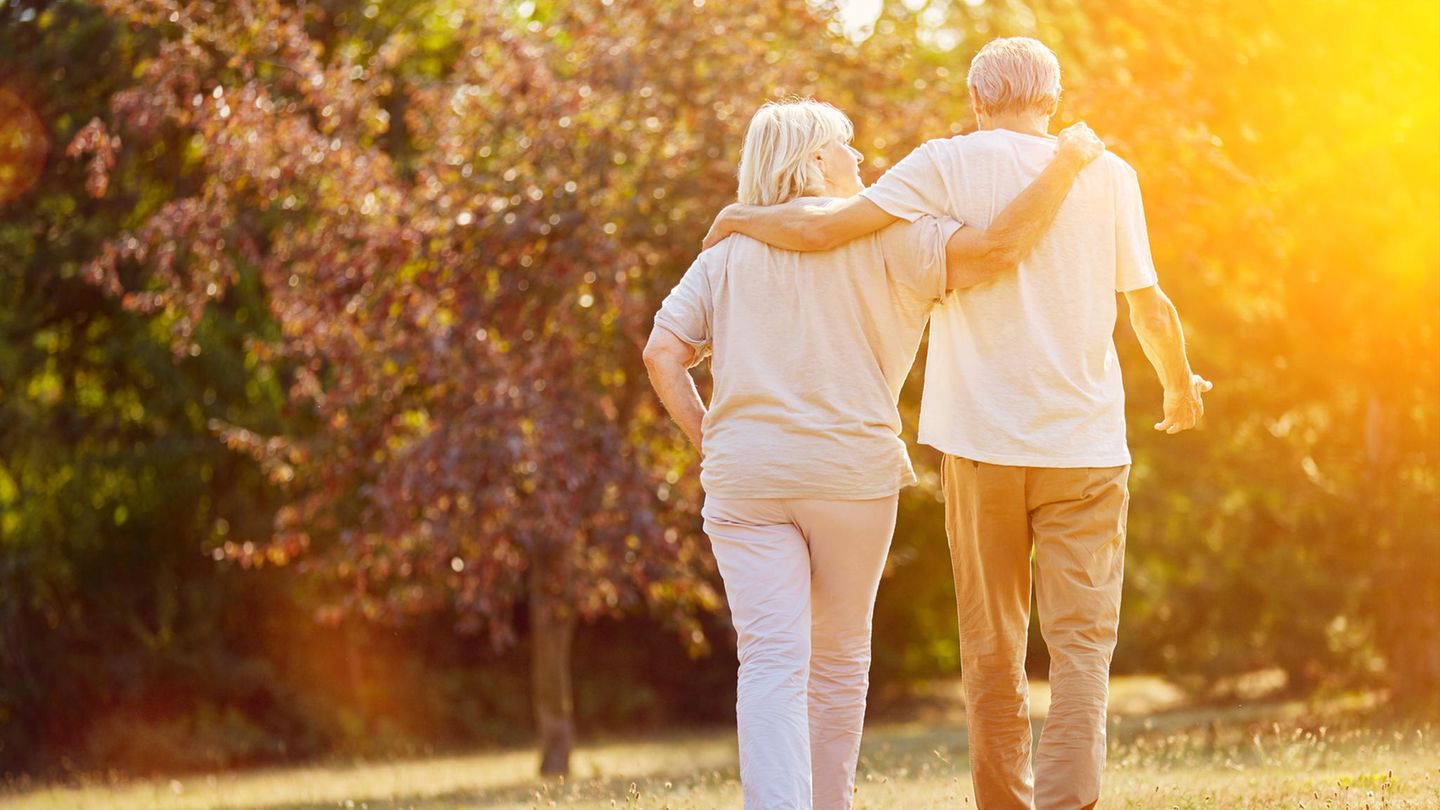 Regelmäßige Spaziergänge helfen bei Arthrose gegen Schmerzen - und beeinflussen den Fortschritt der Erkrankung