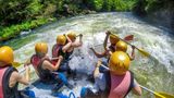 Beliebter Wassersport in der Gruppe: Wildwasser-Rafting