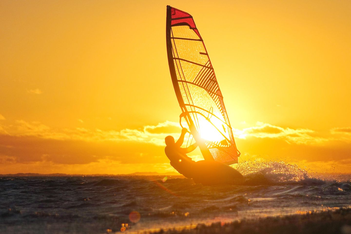 Windsurfen auf dem Wasser