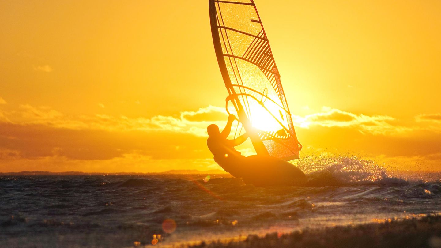 Windsurfen auf dem Wasser