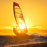 Windsurfen auf dem Wasser