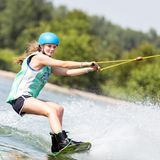 Wassersport: Wakeboarden auf dem See