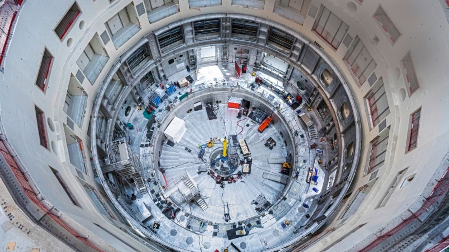 In diesem Gebäude in Saint-Paul-lès-Durance im Süden Frankreichs entsteht das Herzstück des Riesenexperiments namens Iter: ein Reaktorgefäß, in dem Atomkerne verschmelzen und dadurch Energie abgeben