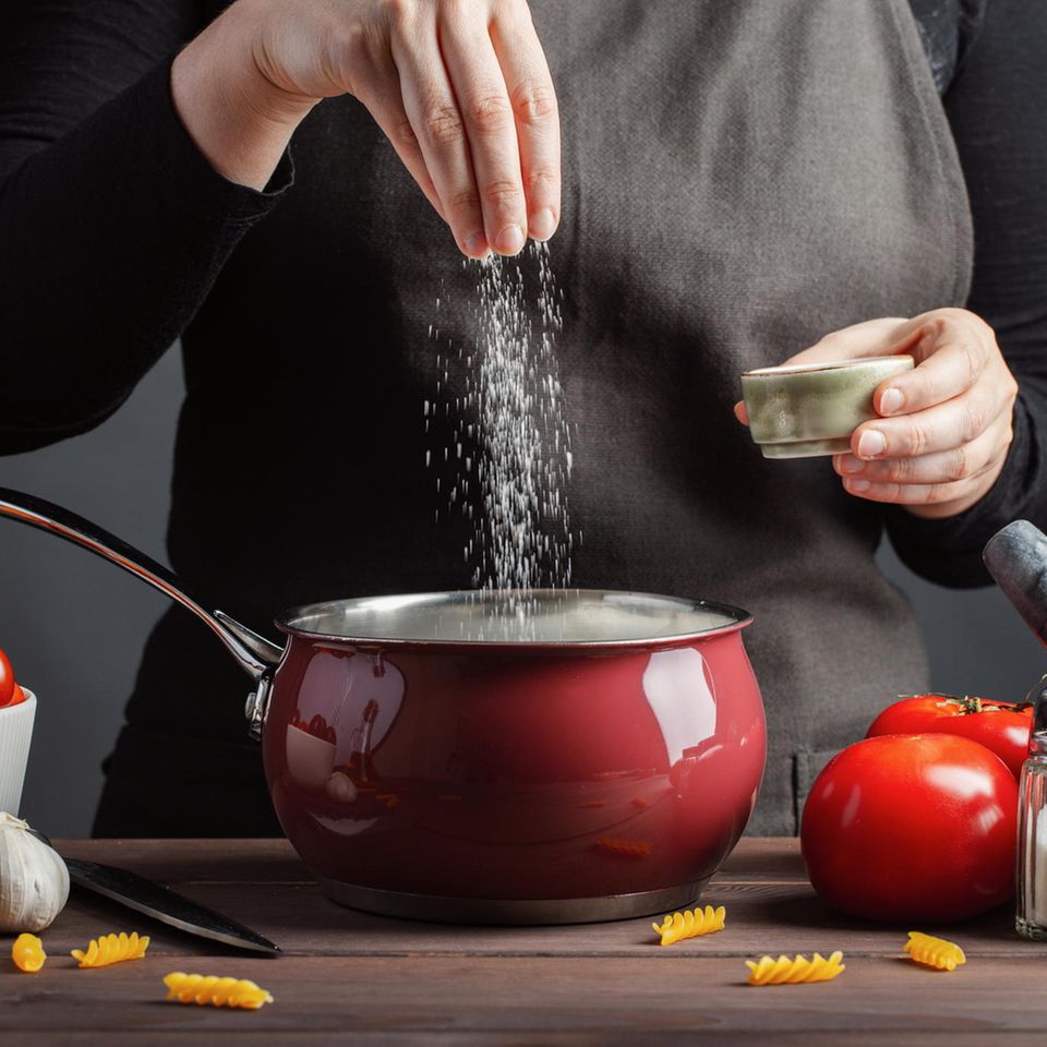 Kochschule: Besser essen: Tipps für den perfekten Einsatz von Salz, Fett, Säure und Hitze