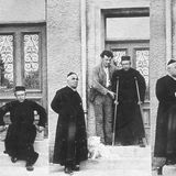 Erst gebrechlich, dann geheilt: Um seine Behandlungserfolge zu dokumentieren, lässt Kneipp den Genesungsprozess eines Patienten fotografisch festhalten.