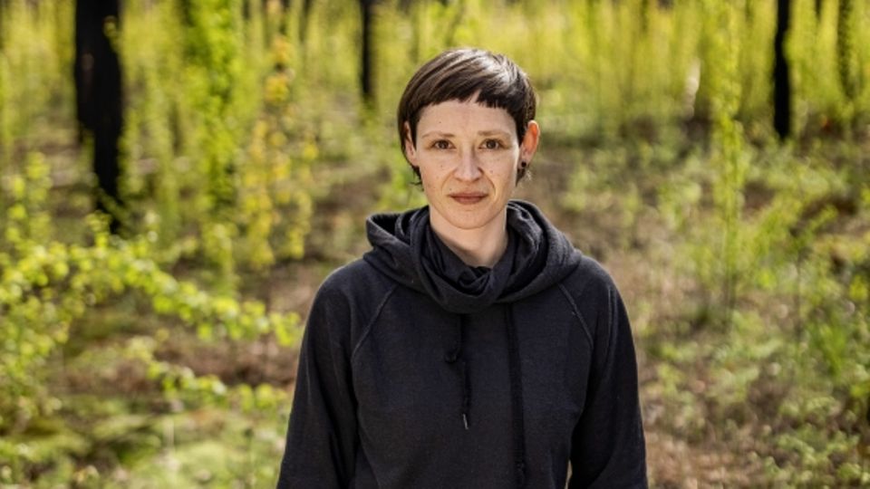 Portrait von Jeanette Blumröder im Wald