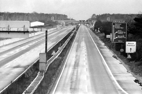 Leere Autobahn im Jahr 1973
