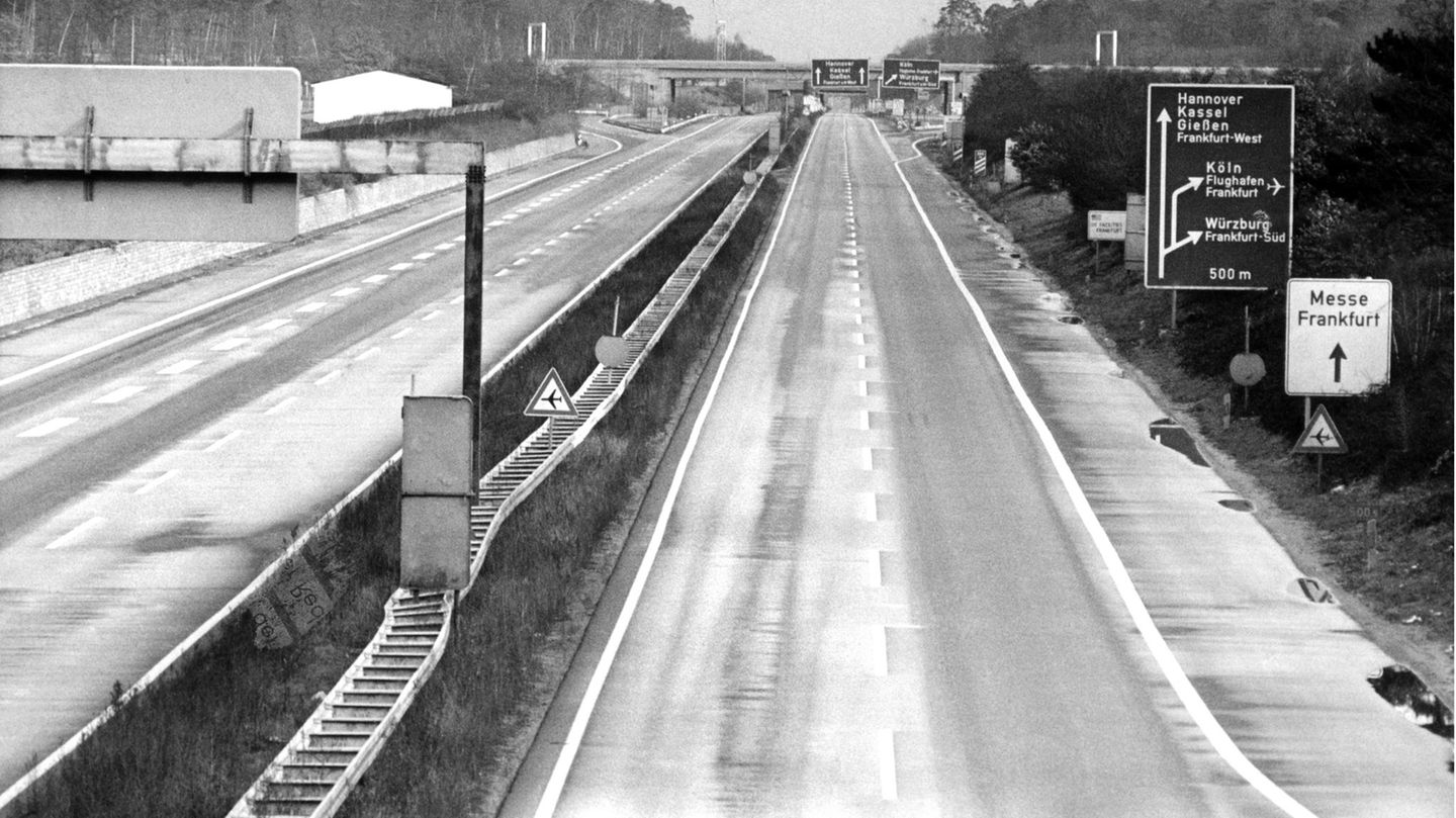 Leere Autobahn im Jahr 1973