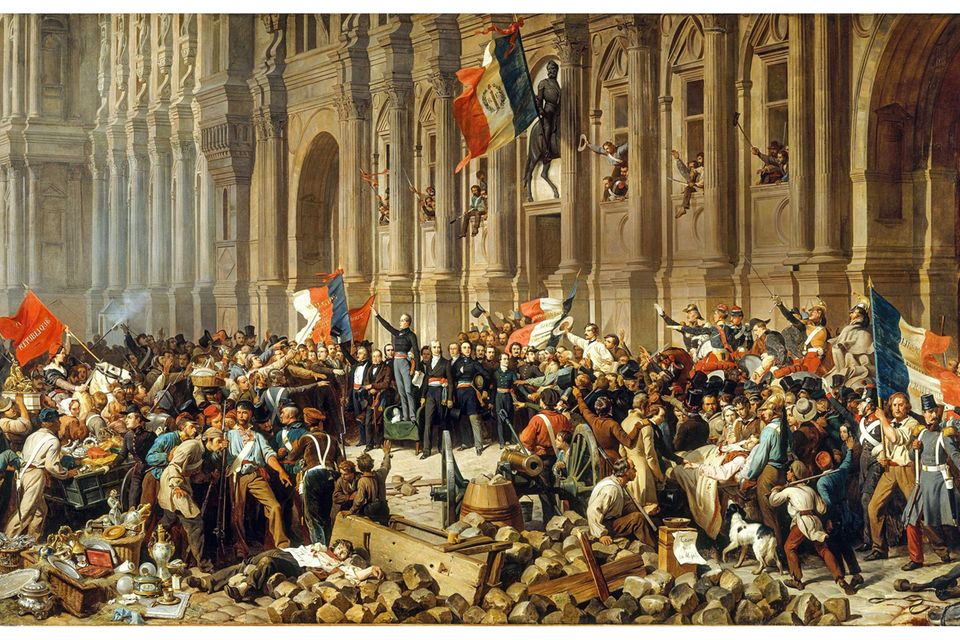 Siegreiche Aufständische versammeln sich Ende Februar 1848 vor dem Pariser Rathaus