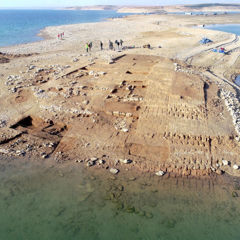 Die archäologische Stätte von Kemune im ausgetrockneten Gebiet des Mosul-Stausees