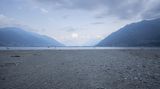 Die augetrocknete Flussmuendung Foce della Maggia beim Lago Maggiore, am Dienstag, 21. Juni 2022, in Locarno. Im Kanton Tessin herrscht zurzeit starke Trockenheit, die sich in tiefen Pegelstaenden der Seen äußert