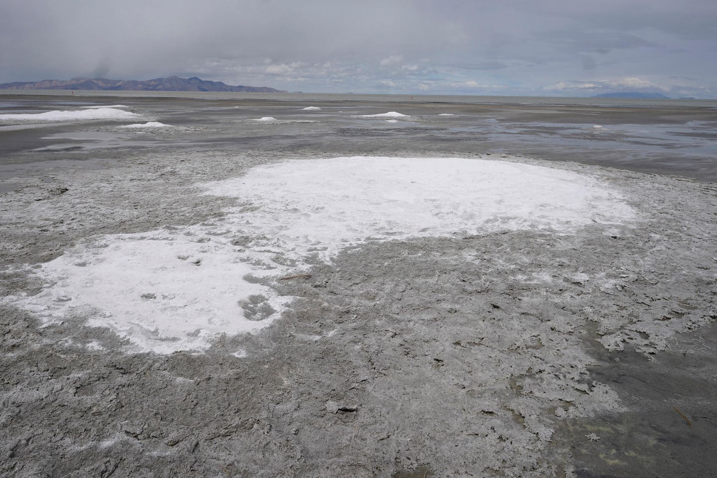 USA: Der Große Salzsee trocknet aus Salzflächen im sehr trockenen Großen Salzsee im US-Bundesstaat Utah