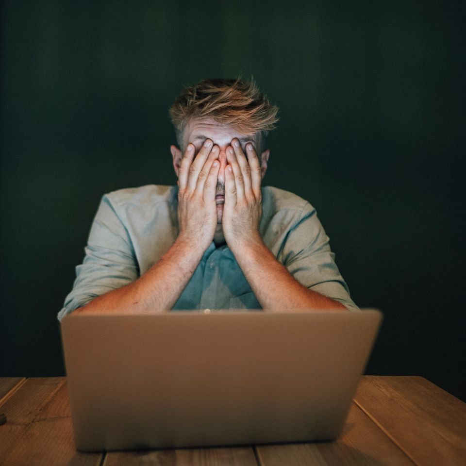 Überforderung: Überforderung bei der Arbeit: Häufige Unterbrechungen sind ein Problem, über das immer mehr Beschäftigte klagen Überforderung bei der Arbeit: Häufige Unterbrechungen sind ein Problem, über das immer mehr Beschäftigte klagen