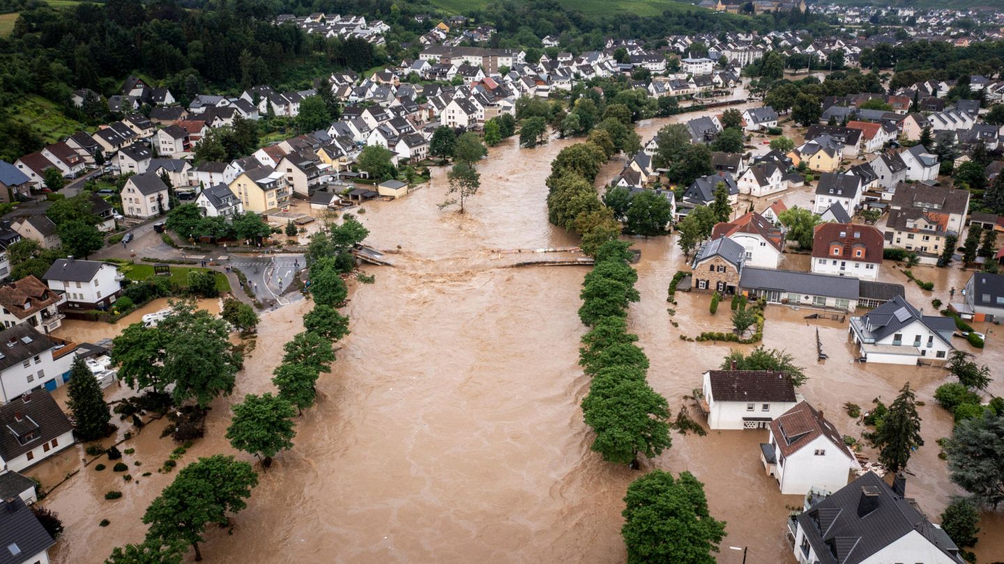 Blick auf das überflutete Ahrtal