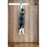 Die Katze von Kazutoshi ONO scheint sich in Klimmzügen zu versuchen. Über ihr eigentliches Ziel lässt sich nur spekulieren. 