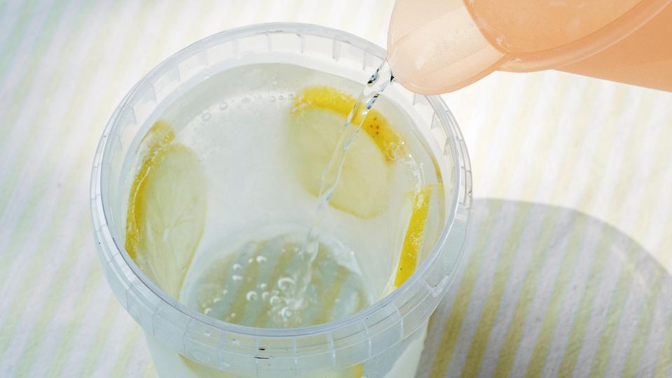 Anleitung: So macht ihr euch einen Becher aus Eis! Anleitung: So macht ihr euch einen Becher aus Eis!