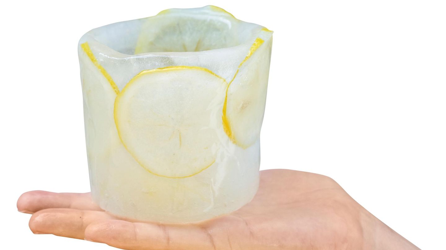 Anleitung: So macht ihr euch einen Becher aus Eis!