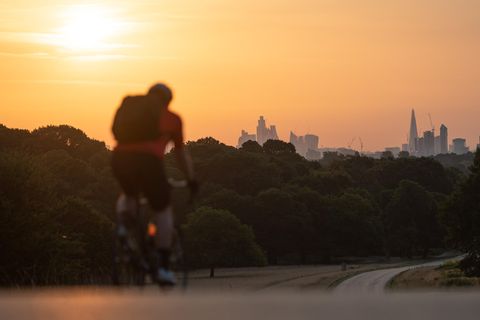 Besonders in Städten staut sich die Hitze. Dort ist es oft sechs bis sieben Grad wärmer als im Umland