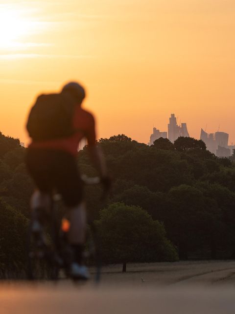 Besonders in Städten staut sich die Hitze. Dort ist es oft sechs bis sieben Grad wärmer als im Umland