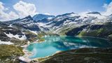 Nationalpark Hohe Tauern: Majestätische Gipfel und glitzernde Bergseen Der Weißsee im Nationalpark Hohe Tauern aus der Luft fotografiert