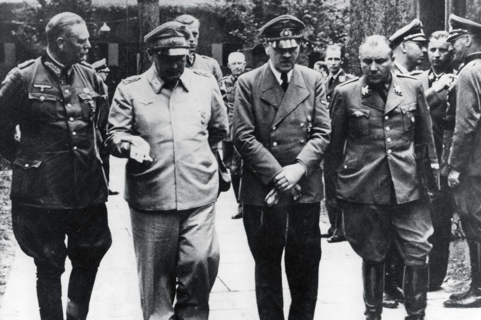 Feldmarschall Keitel, Reichsmarschall Hermann Göring, Adolf hitler und Martin Bormann