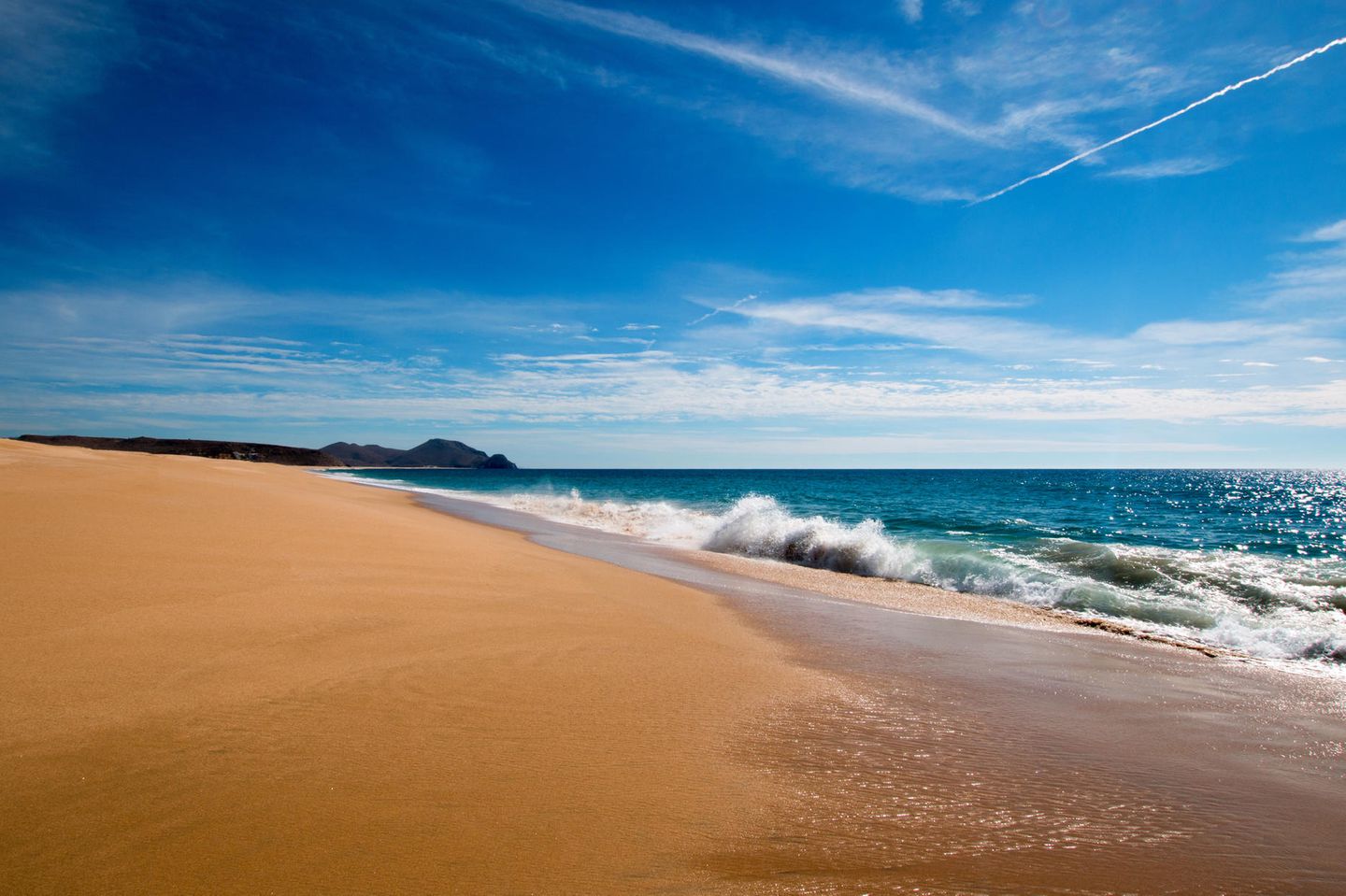 Todos Santos für Surfer und Kunstliebhaber Weiter, leerer Strand