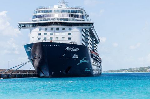 Die "Mein Schiff 3" liegt vor Barbados: 2030 sollen erste Schiffe von Tui Cruises klimaneutral unterwegs sein