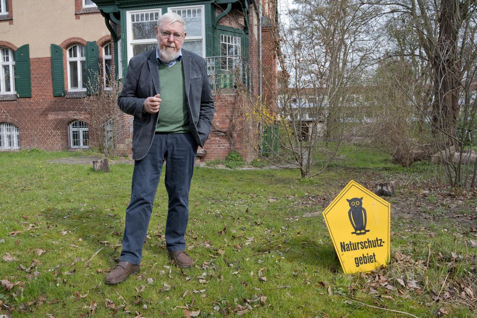 Michael Succow im Garten der Succow-Stiftung in Greifswald Michael Succow im Garten der Succow-Stiftung in Greifswald