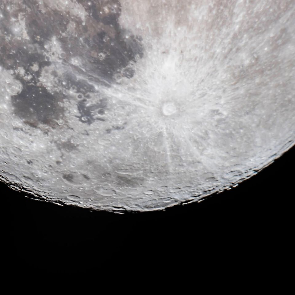 Das Objekt neuer Begierde: Als die USA vor einem halben Jahrhundert den Mond erkundeten, steuerten sie zunächst seinen Äquator an. Nun liegt der Fokus auf den Polen