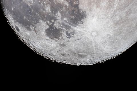 Das Objekt neuer Begierde: Als die USA vor einem halben Jahrhundert den Mond erkundeten, steuerten sie zunächst seinen Äquator an. Nun liegt der Fokus auf den Polen