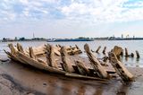 Frachtschiff "De Hoop" im Rhein freigelegt