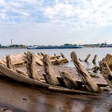 Frachtschiff "De Hoop" im Rhein freigelegt