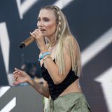 Carolin von Glasperlenspiel singt bei GEOlino LIVE 2022.