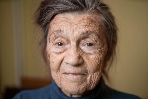 Hochbetagte sind zuweilen noch geistig rege und wach. Die Gen-Regulation spielt eine wichtige Rolle dabei, wie gut unser Gehirn arbeitet. Studien laufen, wie wir die Aktivität unserer Gene beeinflussen und so mentale Kräfte lange erhalten können. 